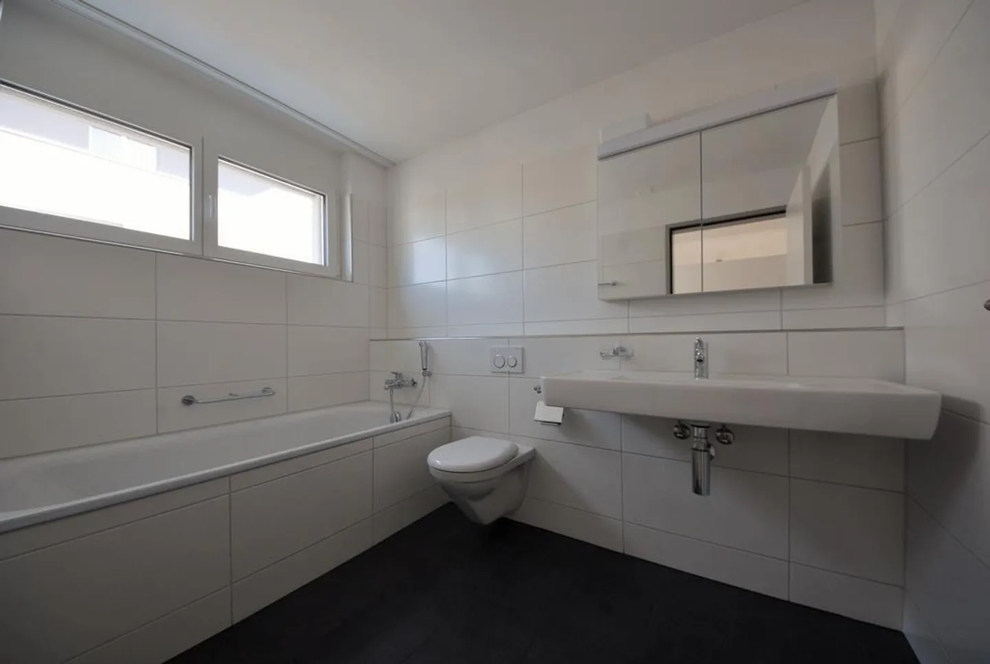 Spacious and Modern Expansion - Photo 5 of 11