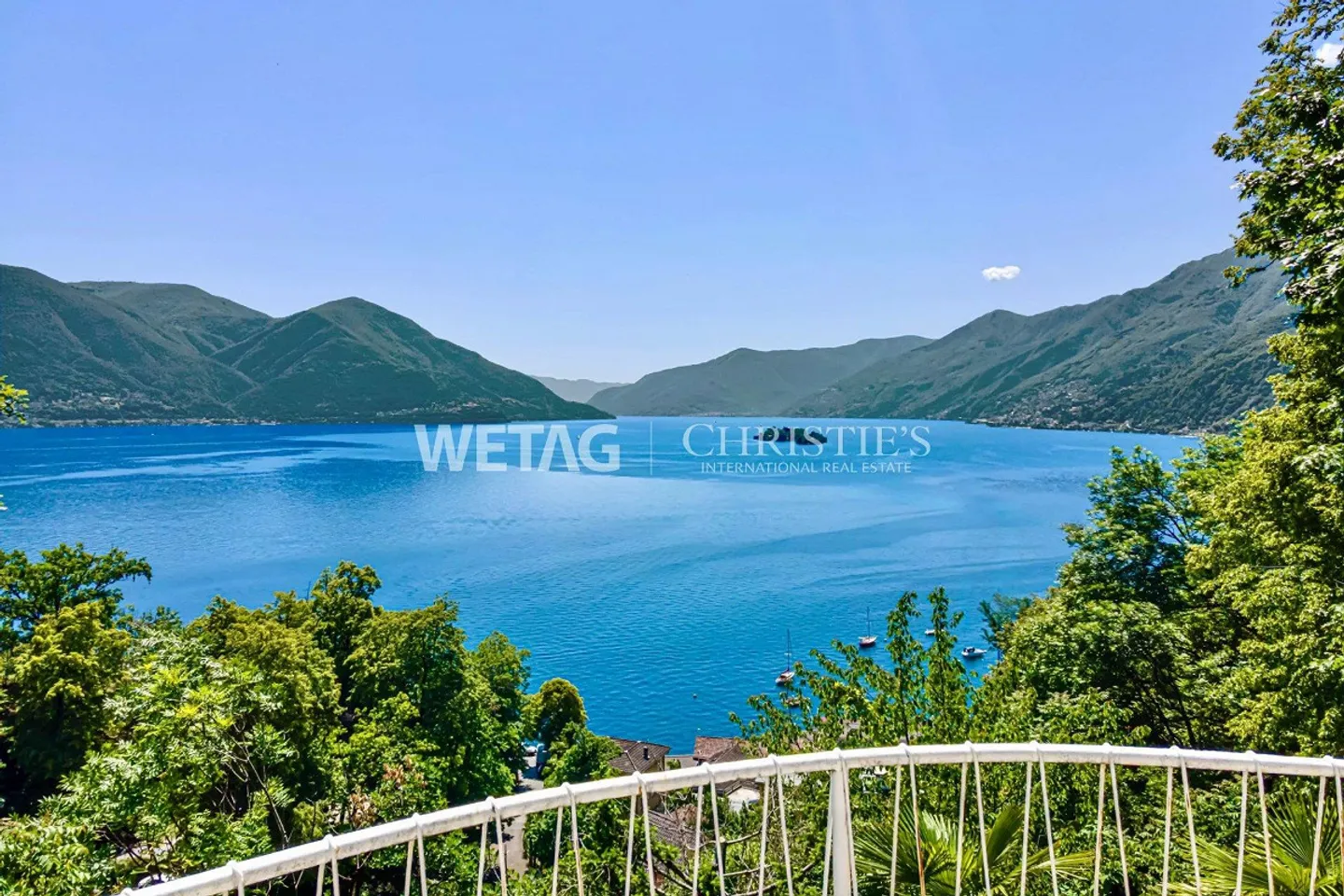 Villa to renovate in a spectacular location with panoramic lake views in Ascona for sale - Photo 1 of 13