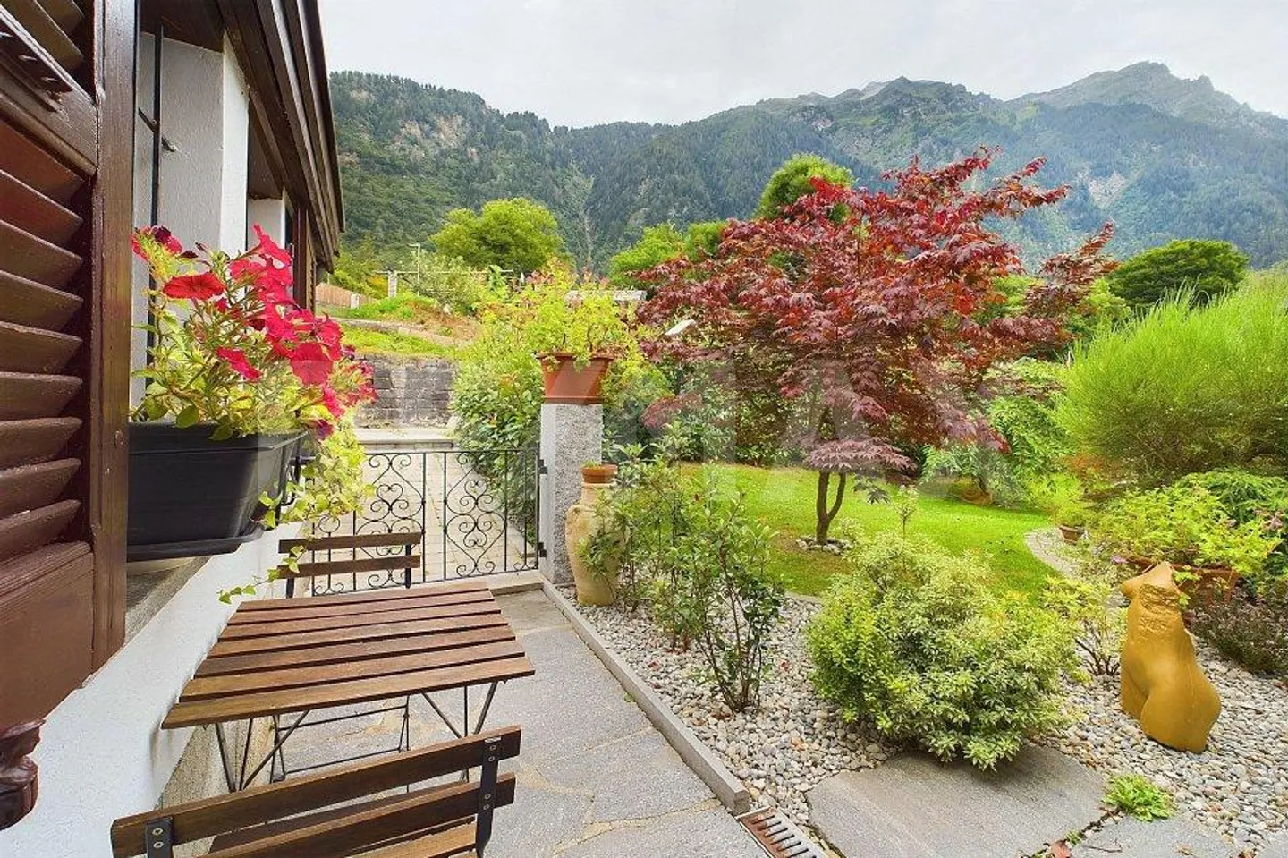 Einfamilienhaus mit herrlicher Aussicht inmitten der Natur des Bleniotals - Photo 4 of 13