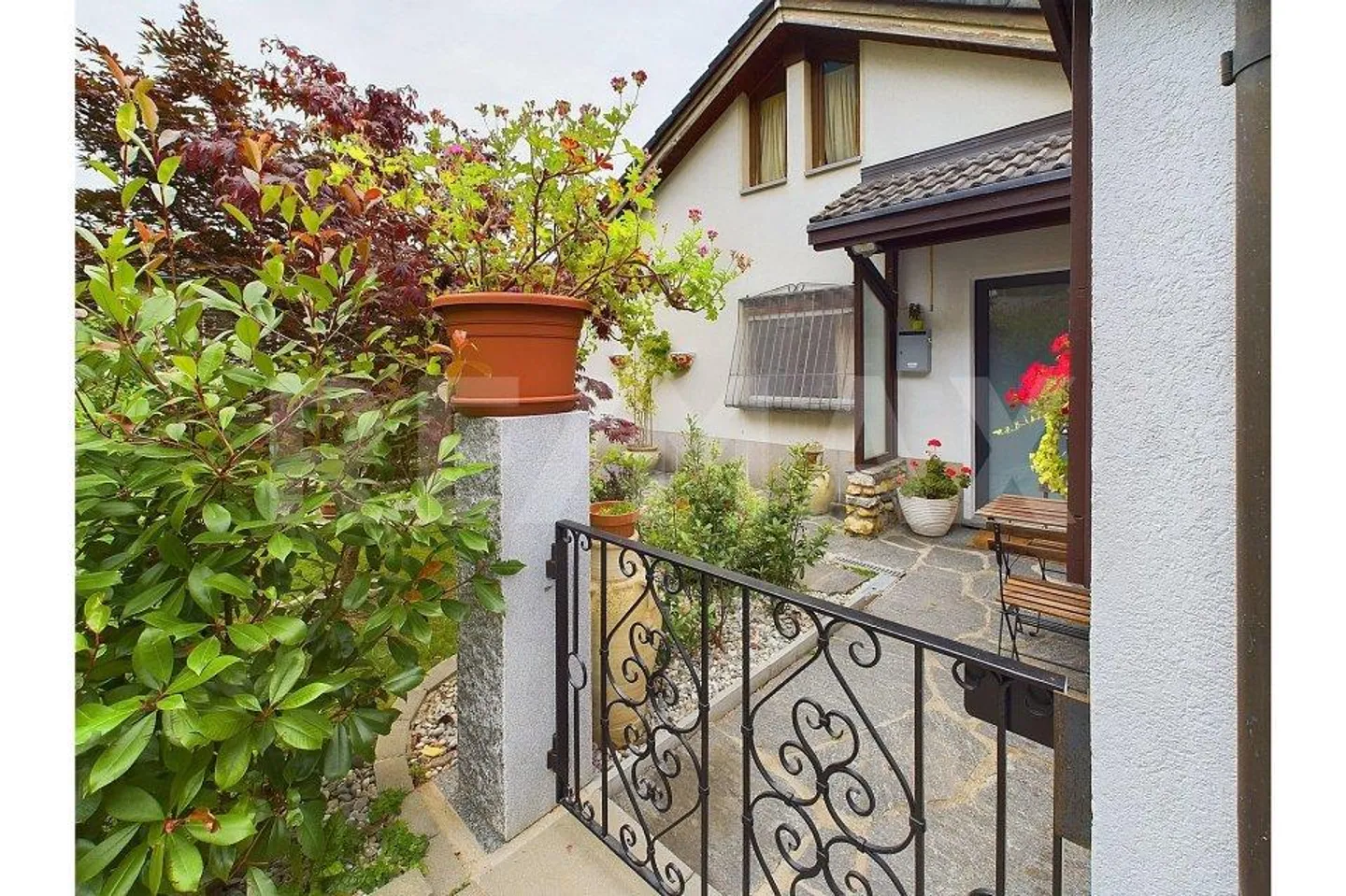 Einfamilienhaus mit herrlicher Aussicht inmitten der Natur des Bleniotals - Photo 8 of 13