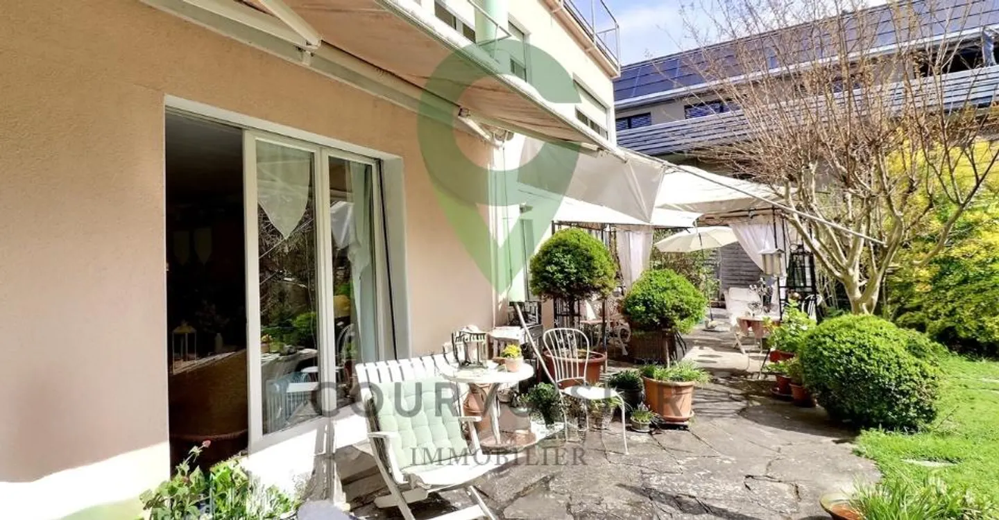 Casa di carattere con 2 appartamenti a due passi da Tartegnin - Foto 1 di 11