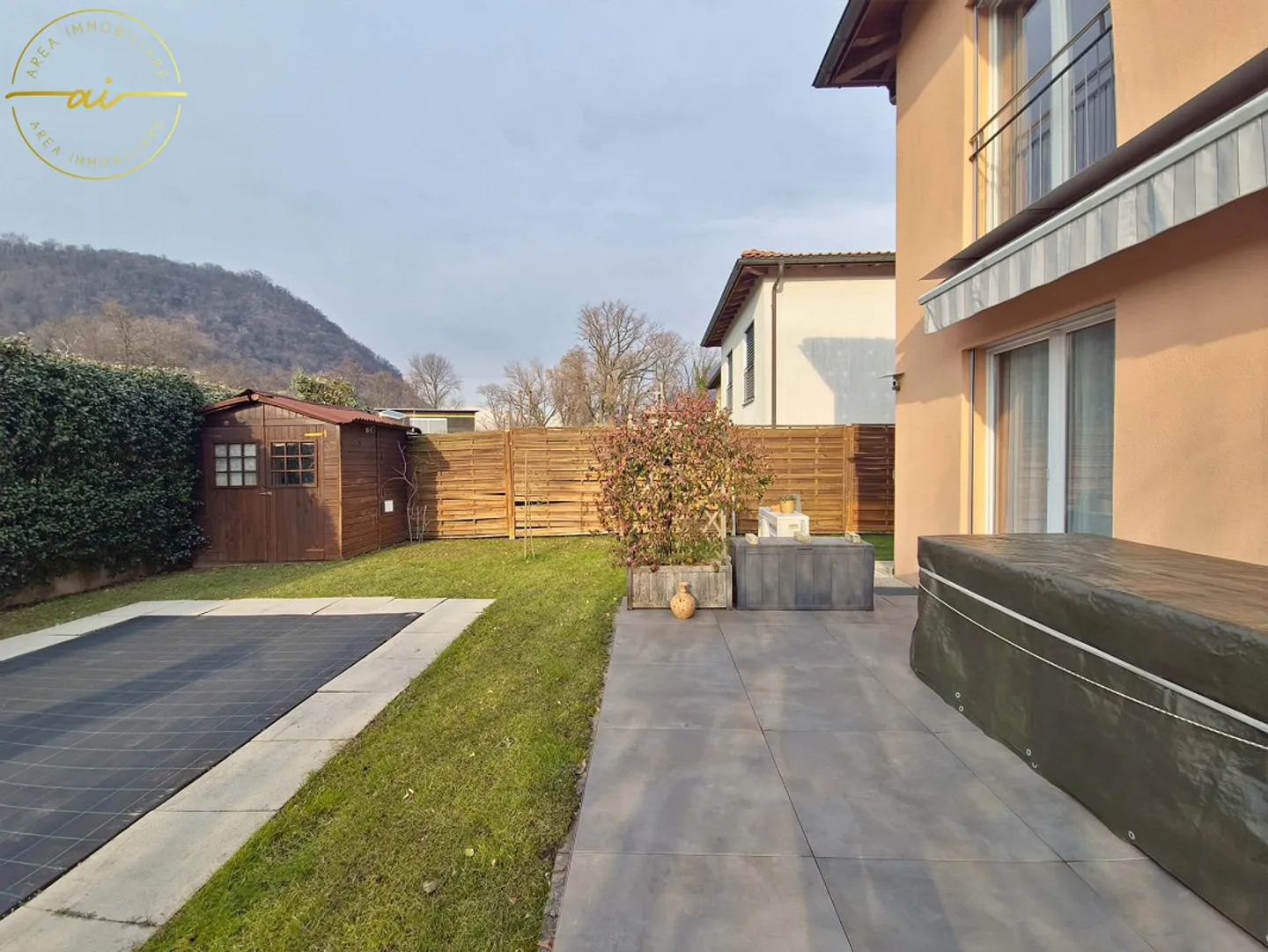Casa unifamiliare raffinata con grande giardino a Rancate - Foto 1 di 13