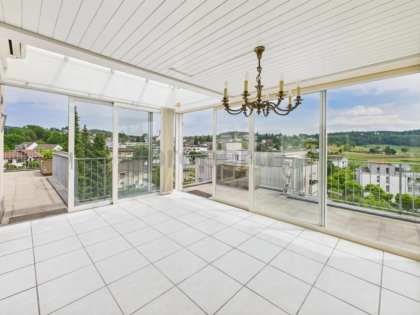 Appartamento attico invitante di 4,5 stanze con vista mozzafiato a Hägglingen - Costi accessori forfettari e inclusi - Foto 4 di 13