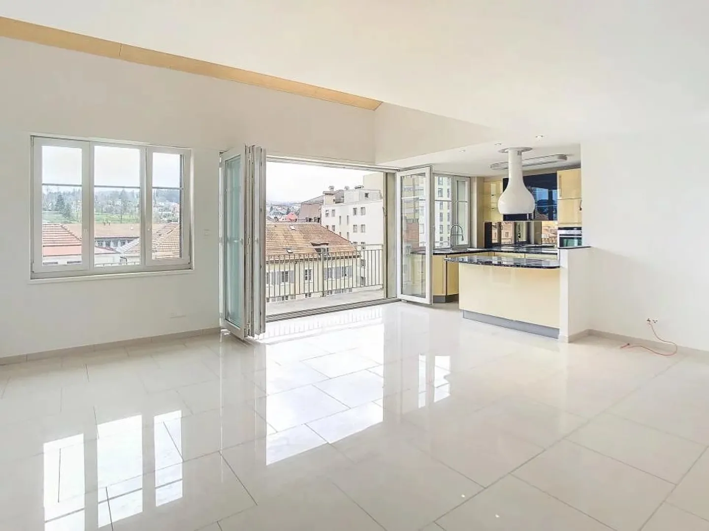 Duplextwo-room apartment with terrace in the city center - Photo 2 of 13