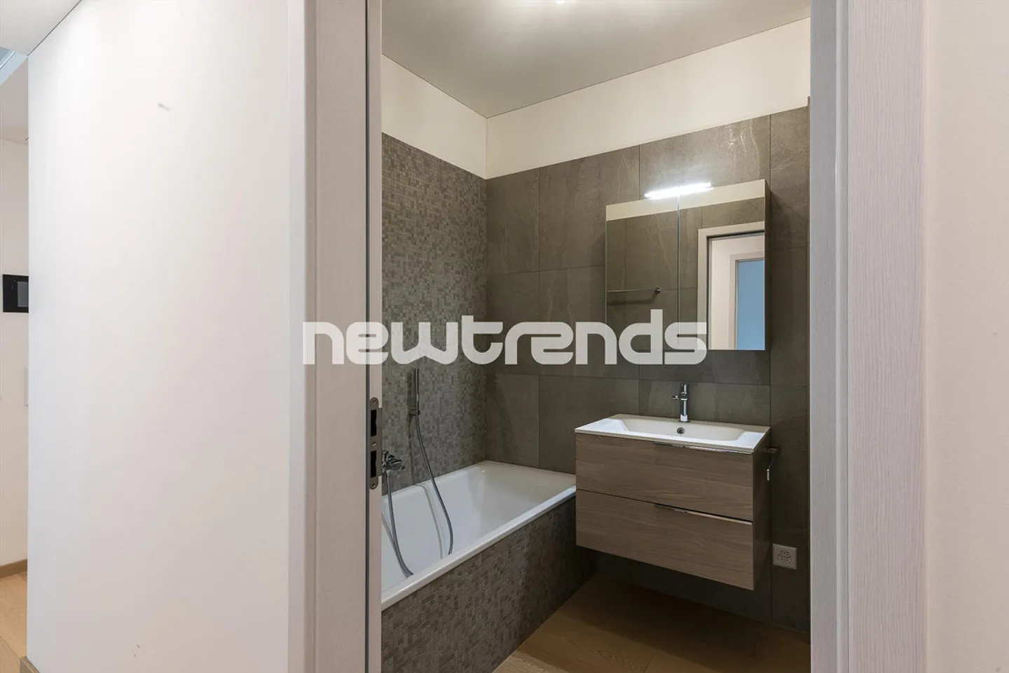 Montagnola – Arasio: penthouse with 3.5 rooms, terrace and open view. - Photo 13 of 19