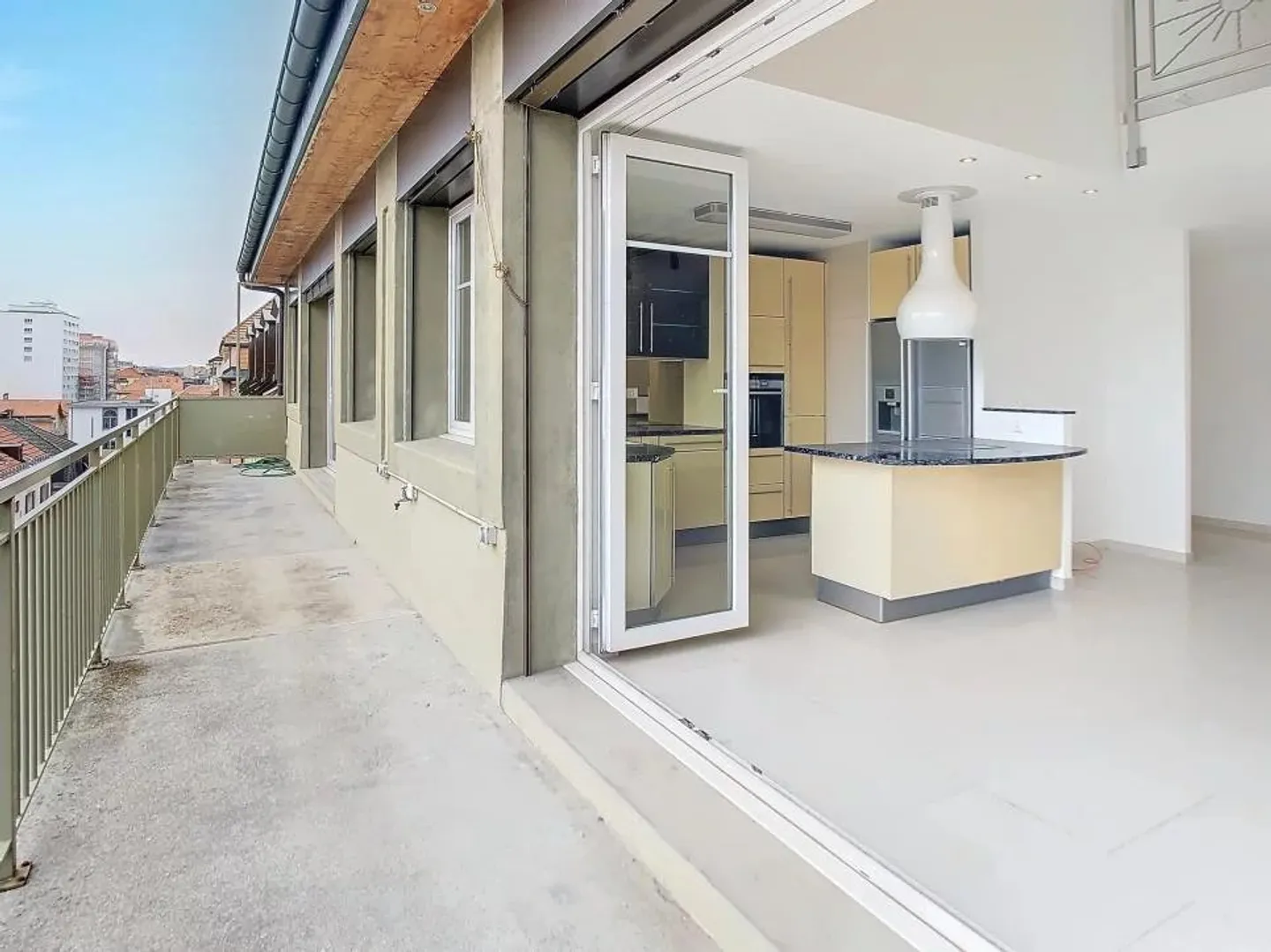 Duplextwo-room apartment with terrace in the city center - Photo 3 of 13