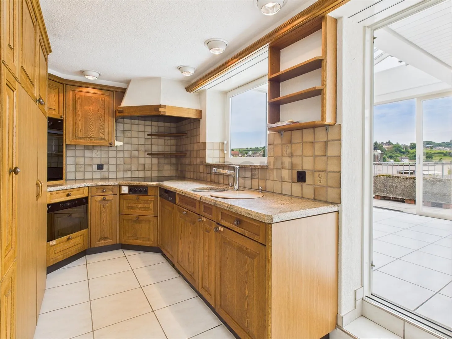 Appartamento attico invitante di 4,5 stanze con vista mozzafiato a Hägglingen - Costi accessori forfettari e inclusi - Foto 6 di 13