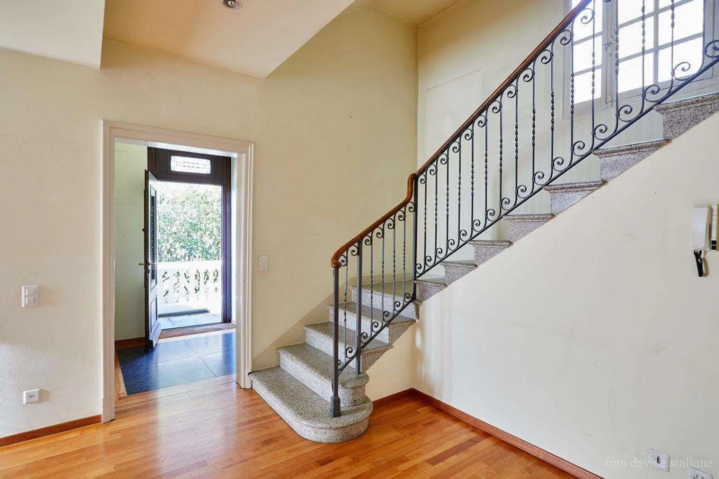 Elegant single-family villa in Vacallo - Photo 2 of 7