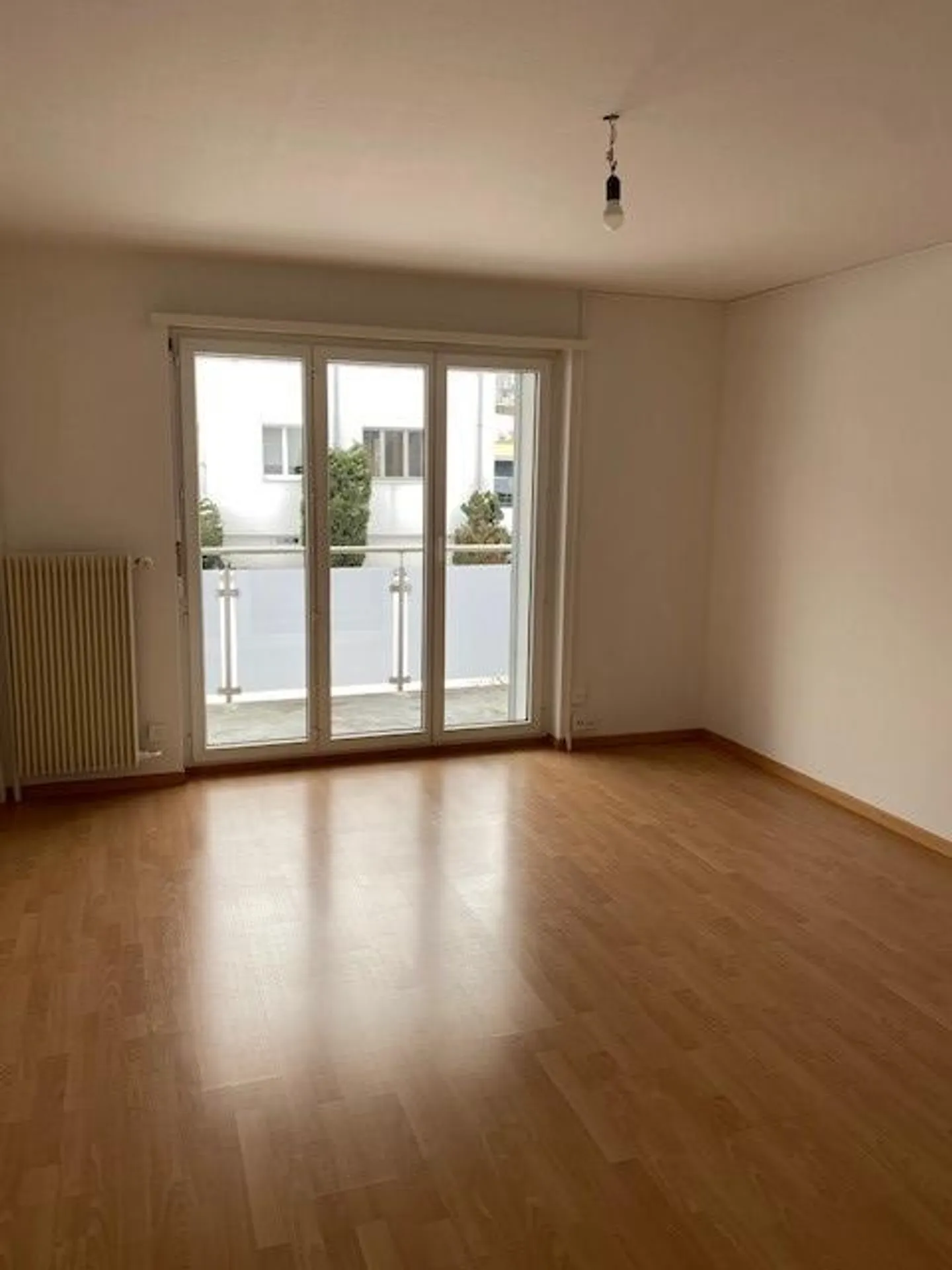 Bright apartment on the outskirts of the city - Photo 2 of 7