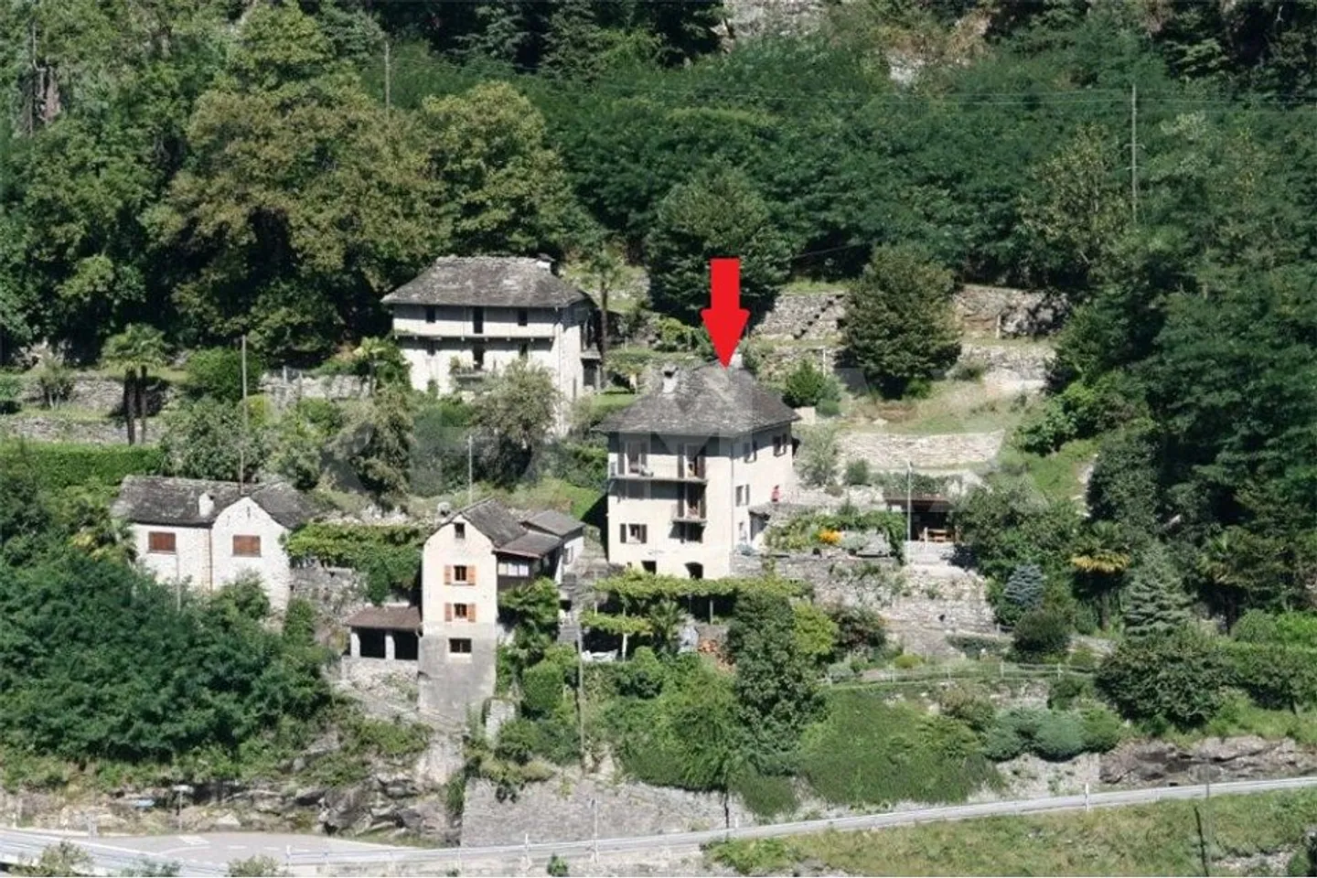 Tessiner Haus mit 6 Zimmern, Rasen und Wald - Foto 1 von 4