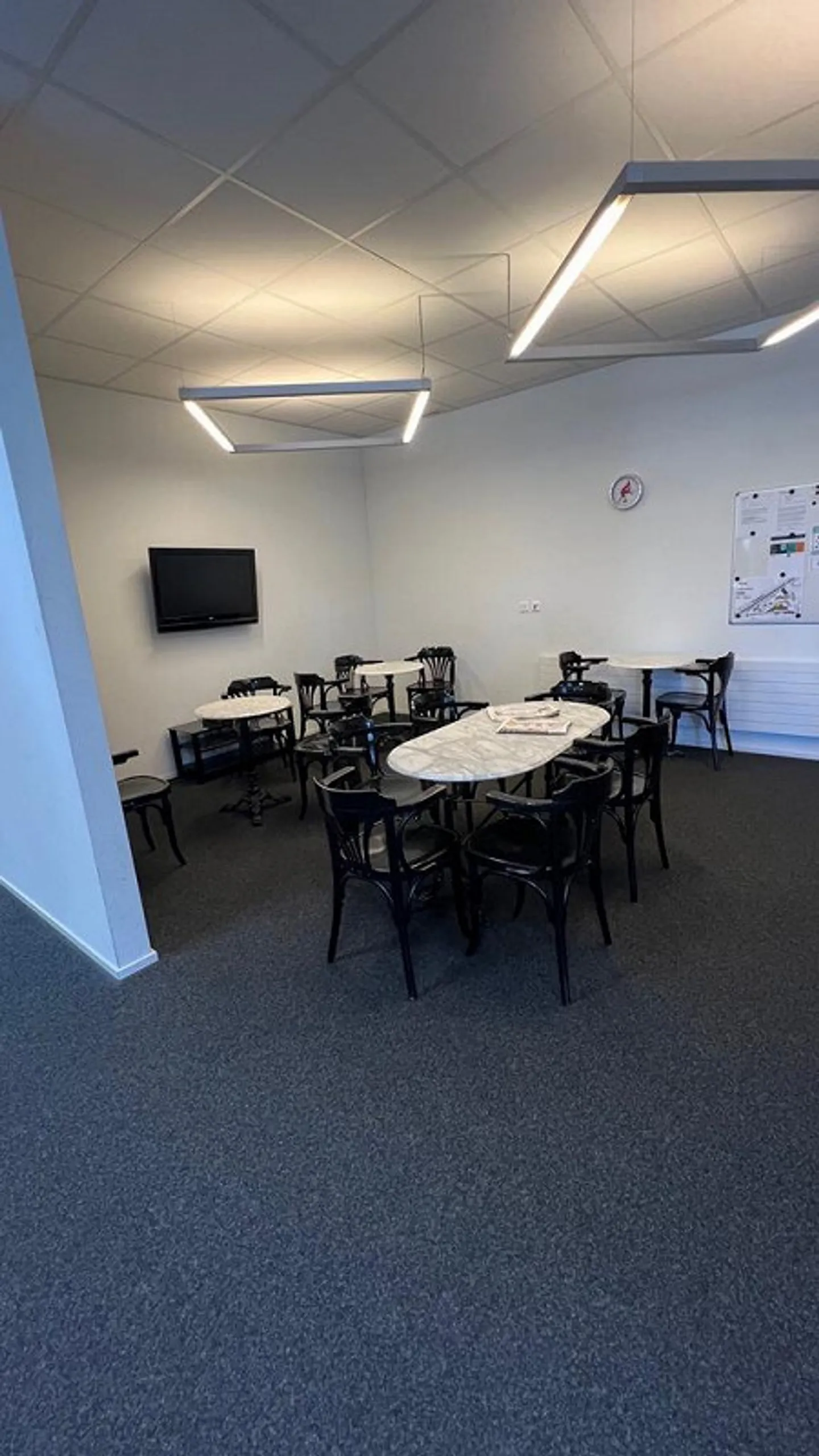 Top developed commercial space in prime location - Photo 3 of 10