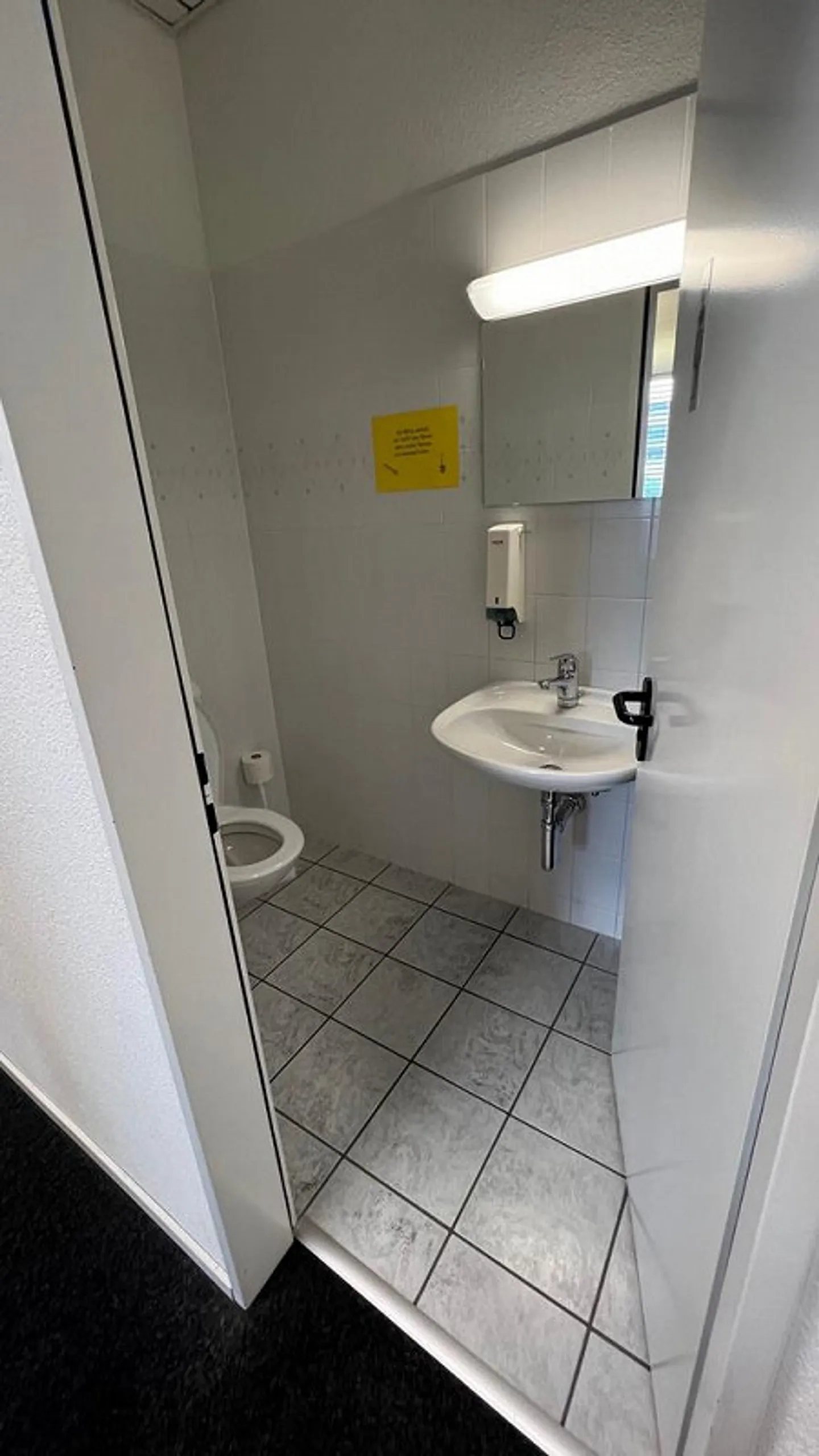 Top developed commercial space in prime location - Photo 8 of 10