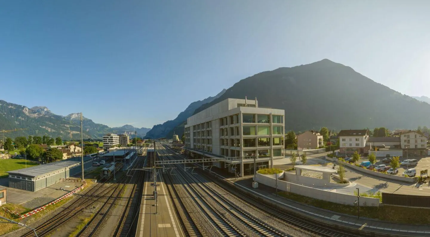 Off and away at Altdorf train station - Photo 7 of 16