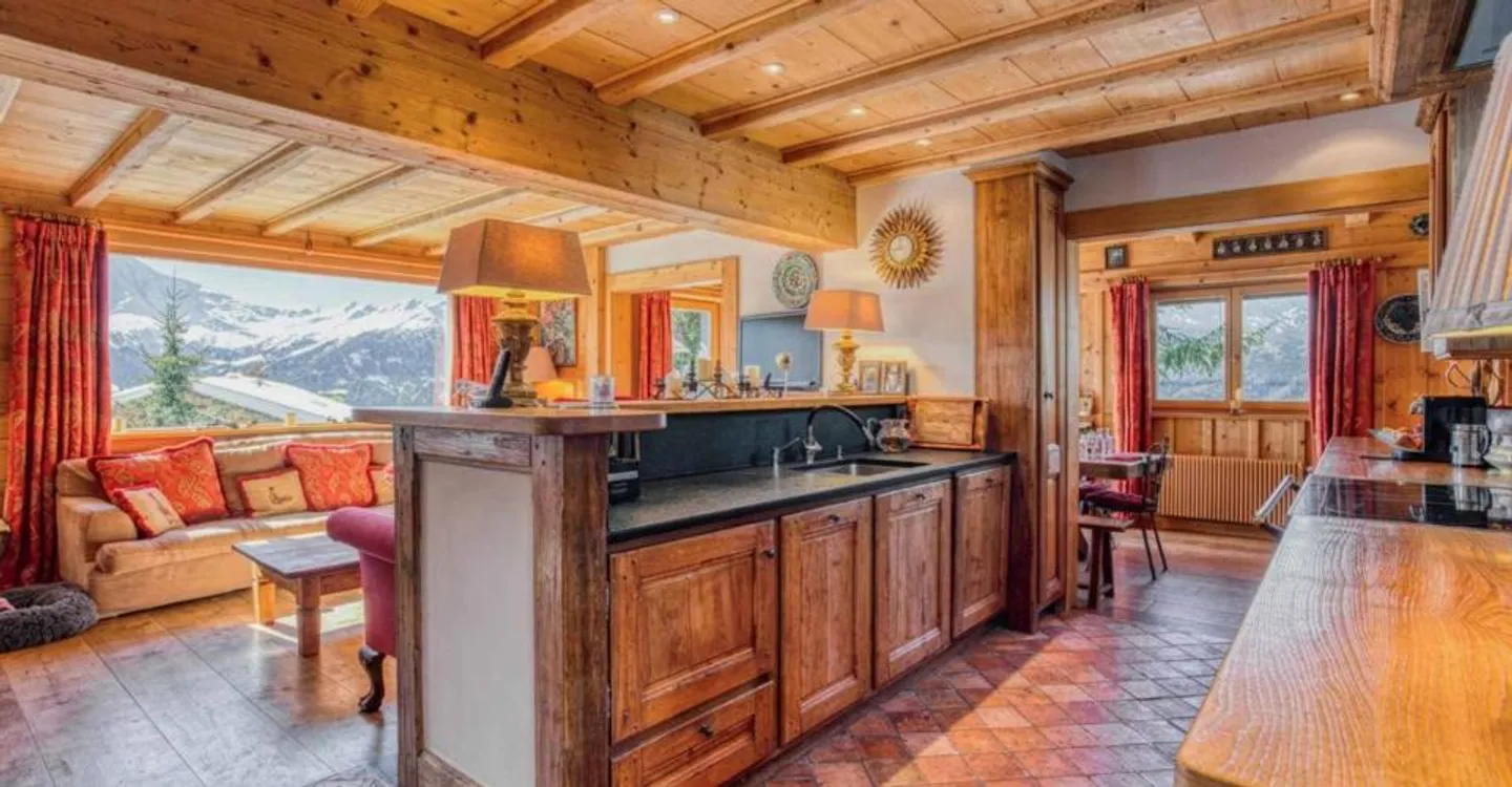 SUPERBO CHALET FAMILIARE CON 7 CAMERE: QUARTIERE LA PRÉTAIRE - Foto 4 di 11