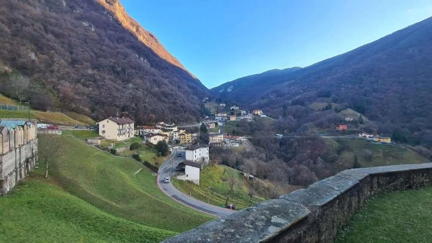 AROGNO: LARGE PANORAMIC HOUSE IN THE VILLAGE CENTER - Photo 3 of 13