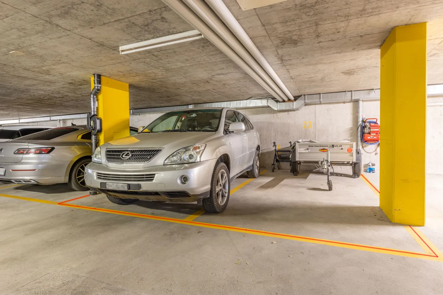 Appartamento di 4,5 stanze con due posti auto in garage sotterraneo e un laboratorio privato - Foto 3 di 4