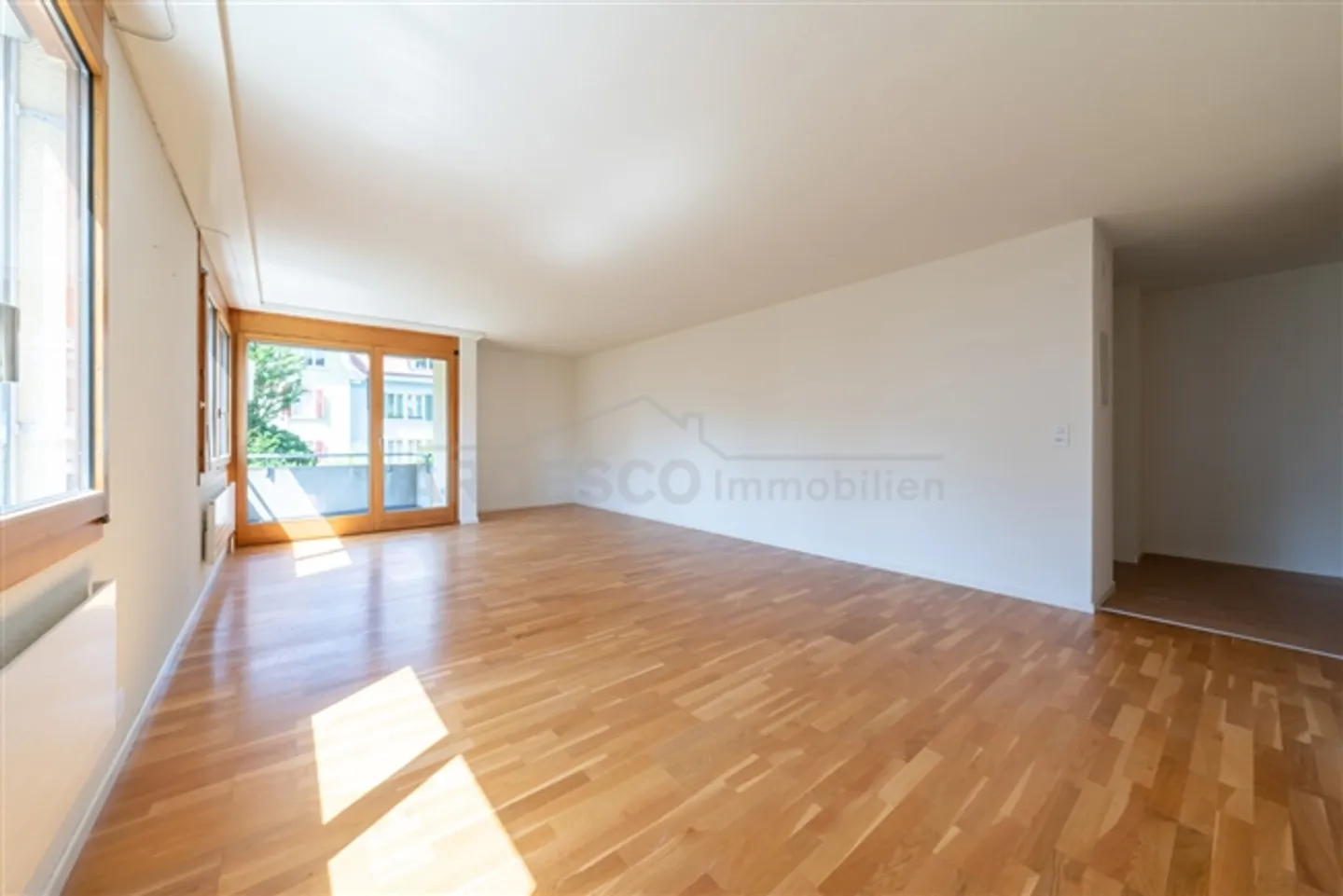 "In the middle!" - Photo 1 of 7