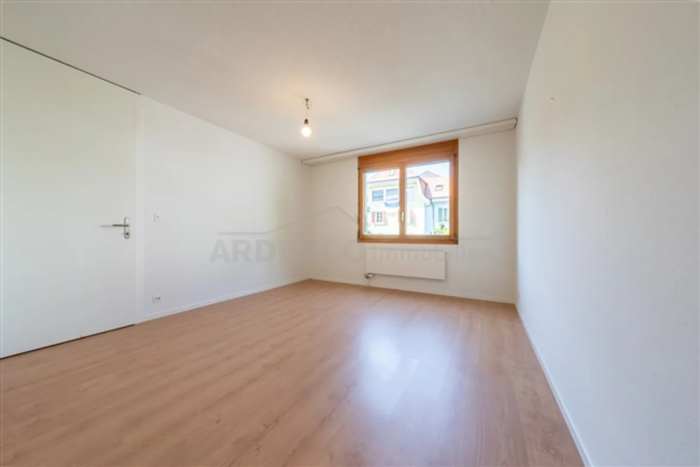 "In the middle!" - Photo 3 of 7