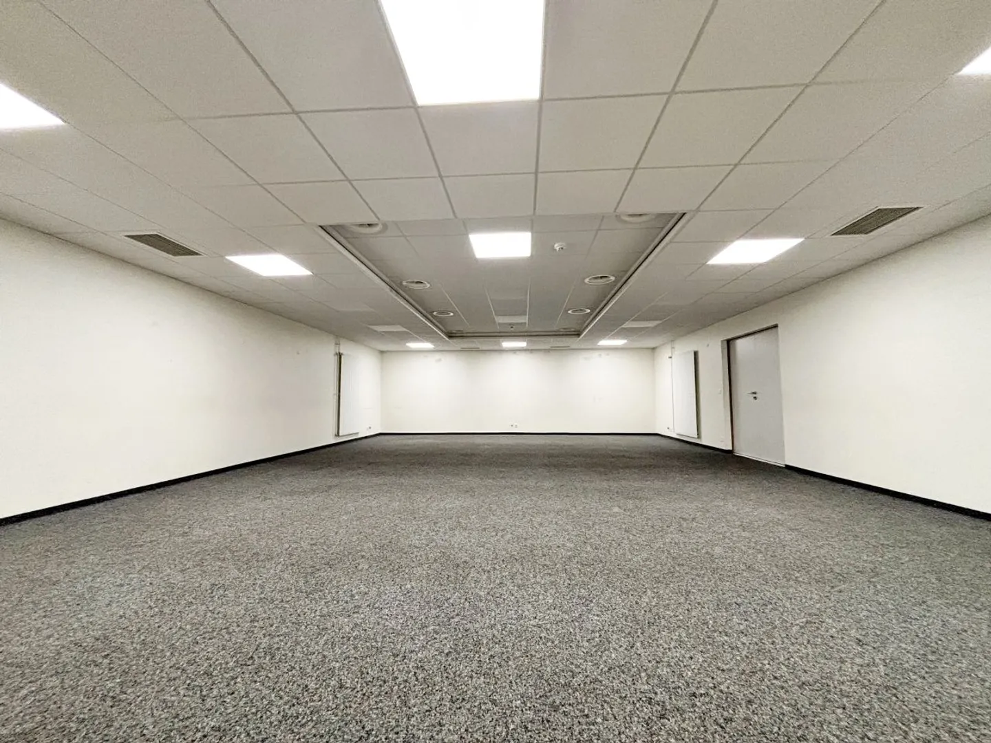 Espace de vente exceptionnel au centre de Nyon - Photo 7 sur 13