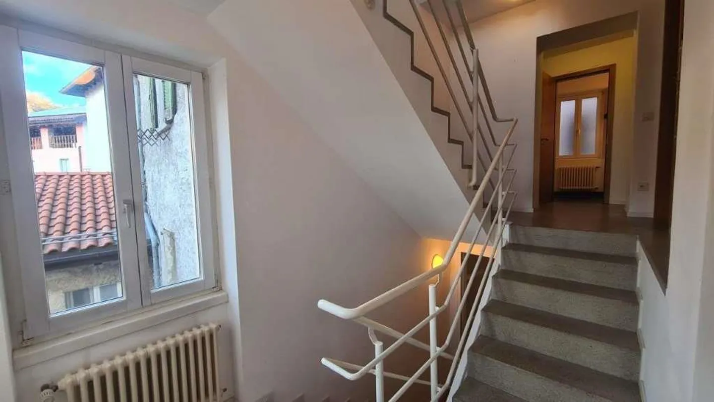 AROGNO: LARGE PANORAMIC HOUSE IN THE VILLAGE CENTER - Photo 8 of 13