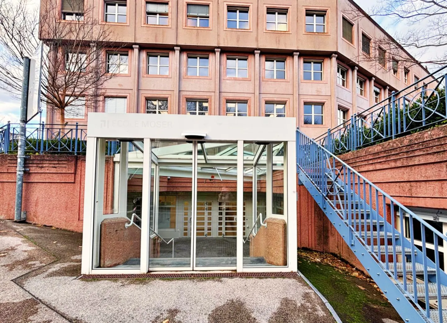 Espace de vente exceptionnel au centre de Nyon - Photo 3 sur 13