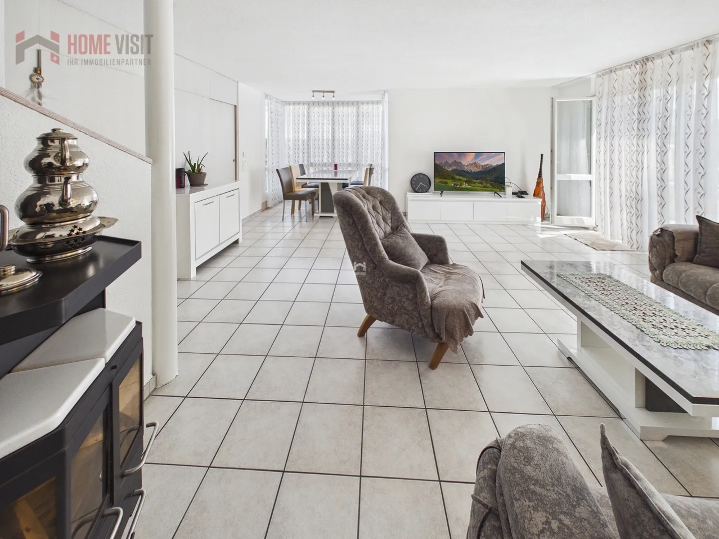 Spacious 5.5-Room Semi-Detached House - Living with Plenty of Space and Charm - Photo 1 of 19