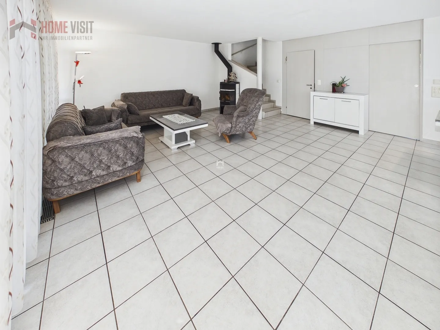 Spacious 5.5-Room Semi-Detached House - Living with Plenty of Space and Charm - Photo 6 of 19
