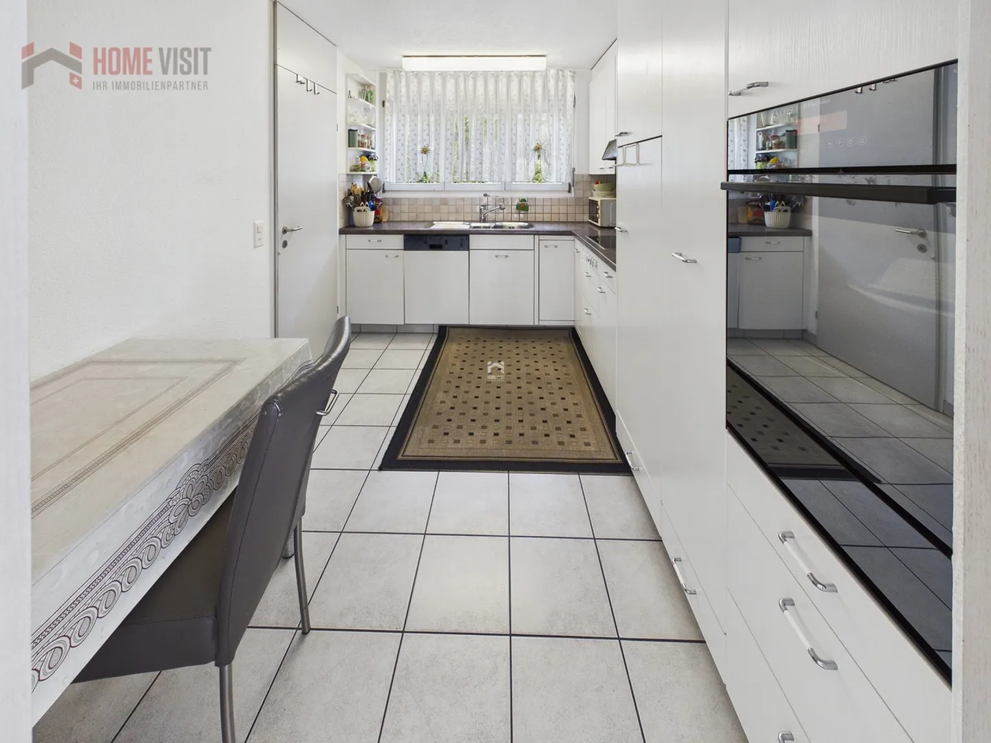 Spacious 5.5-Room Semi-Detached House - Living with Plenty of Space and Charm - Photo 7 of 19