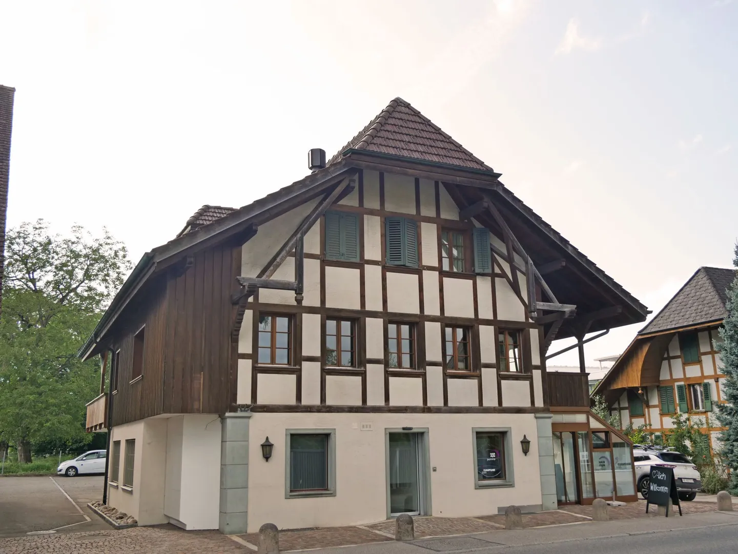 Beautifully renovated 2-room apartment in the center of Utzenstorf - Photo 1 of 8