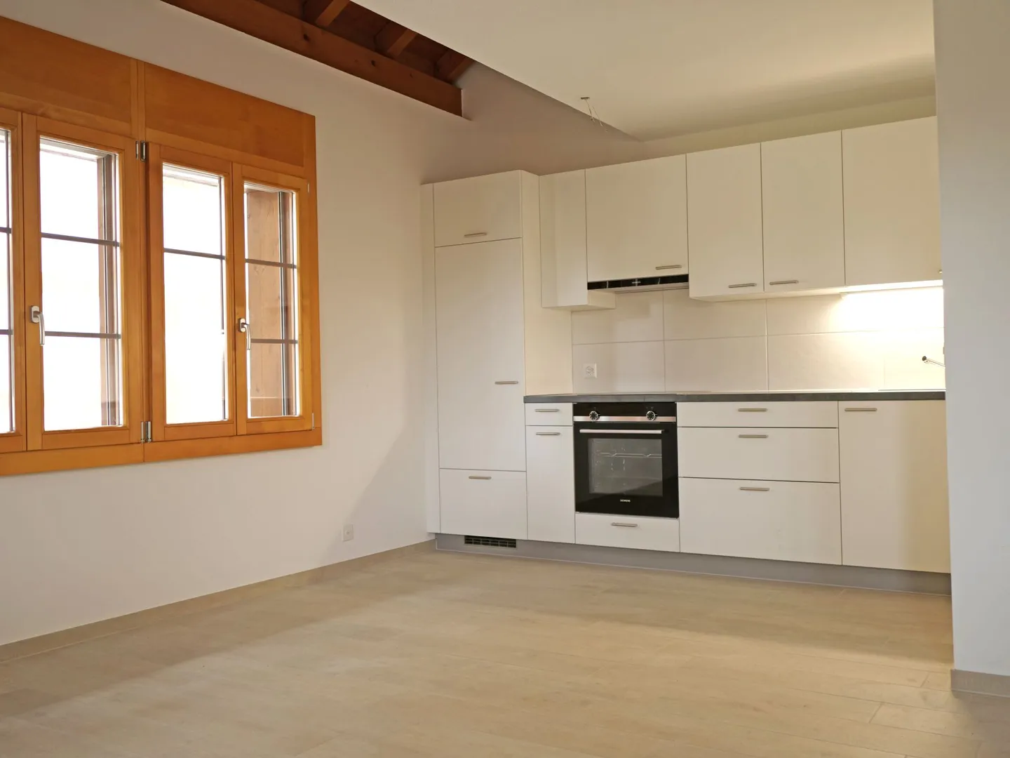 Beautifully renovated 2-room apartment in the center of Utzenstorf - Photo 3 of 8