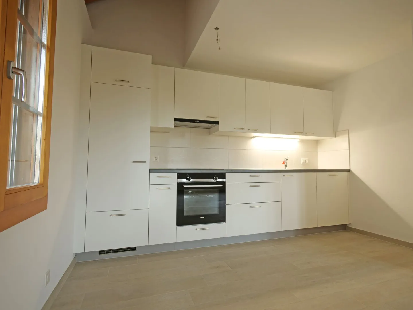 Beautifully renovated 2-room apartment in the center of Utzenstorf - Photo 4 of 8