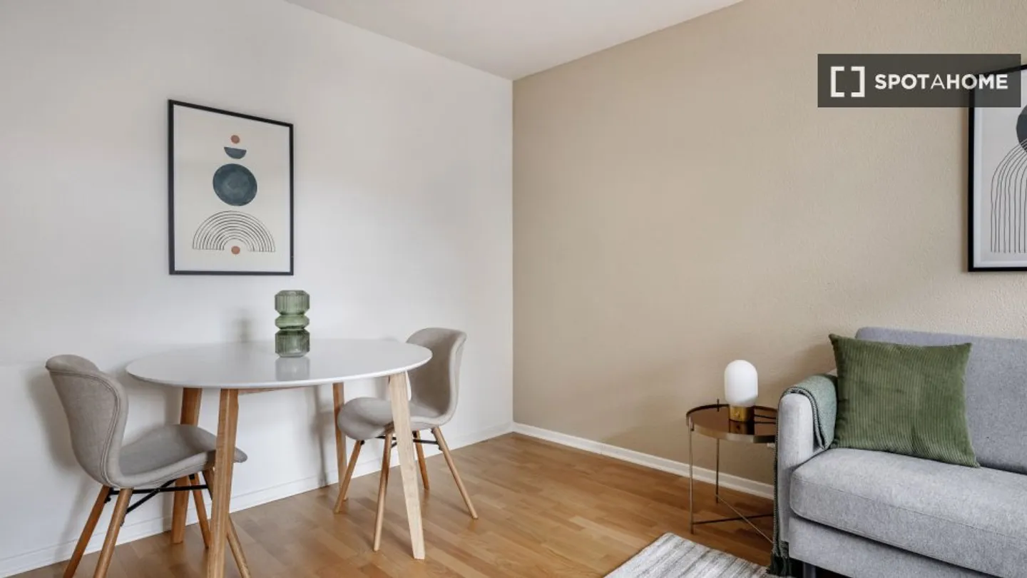 Apartment for rent - Photo 3 of 13