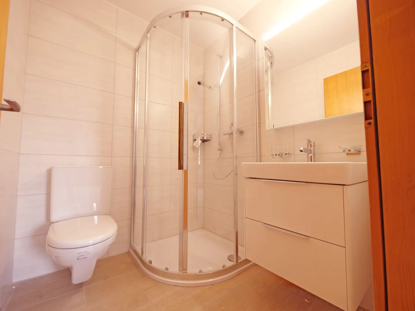 Beautifully renovated 2-room apartment in the center of Utzenstorf - Photo 5 of 8