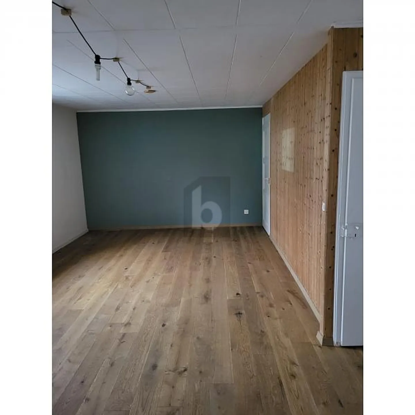 6-room House - Photo 4 of 6