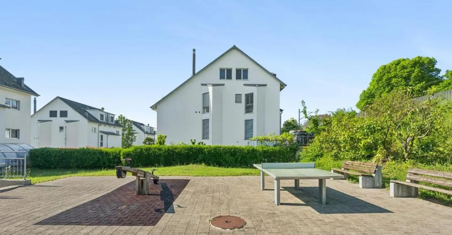 Charmante Maisonette-Dachwohnung à Bassersdorf avec balcon ensoleillé - Photo 5 sur 6