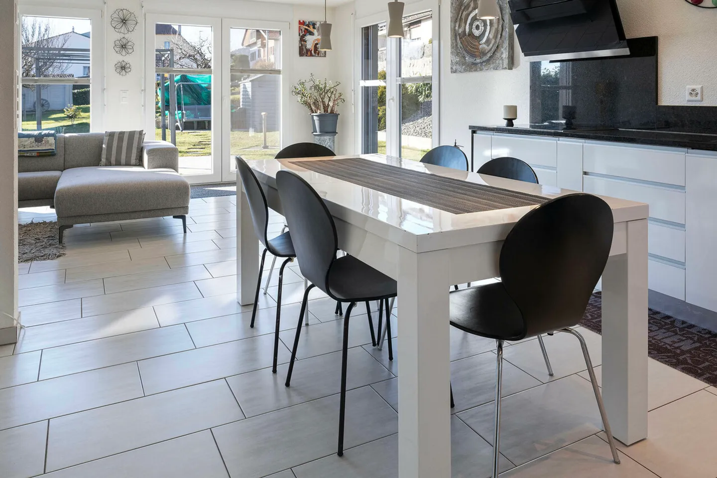 Spaziosa casa familiare con bellissimo giardino - Foto 9 di 22