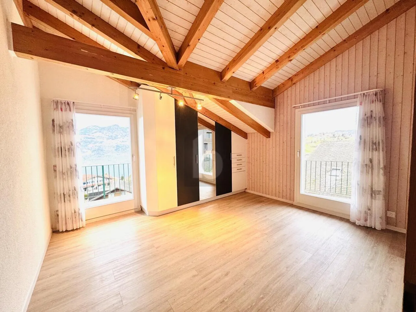 Spacious Duplex with Lake View - Photo 3 of 6