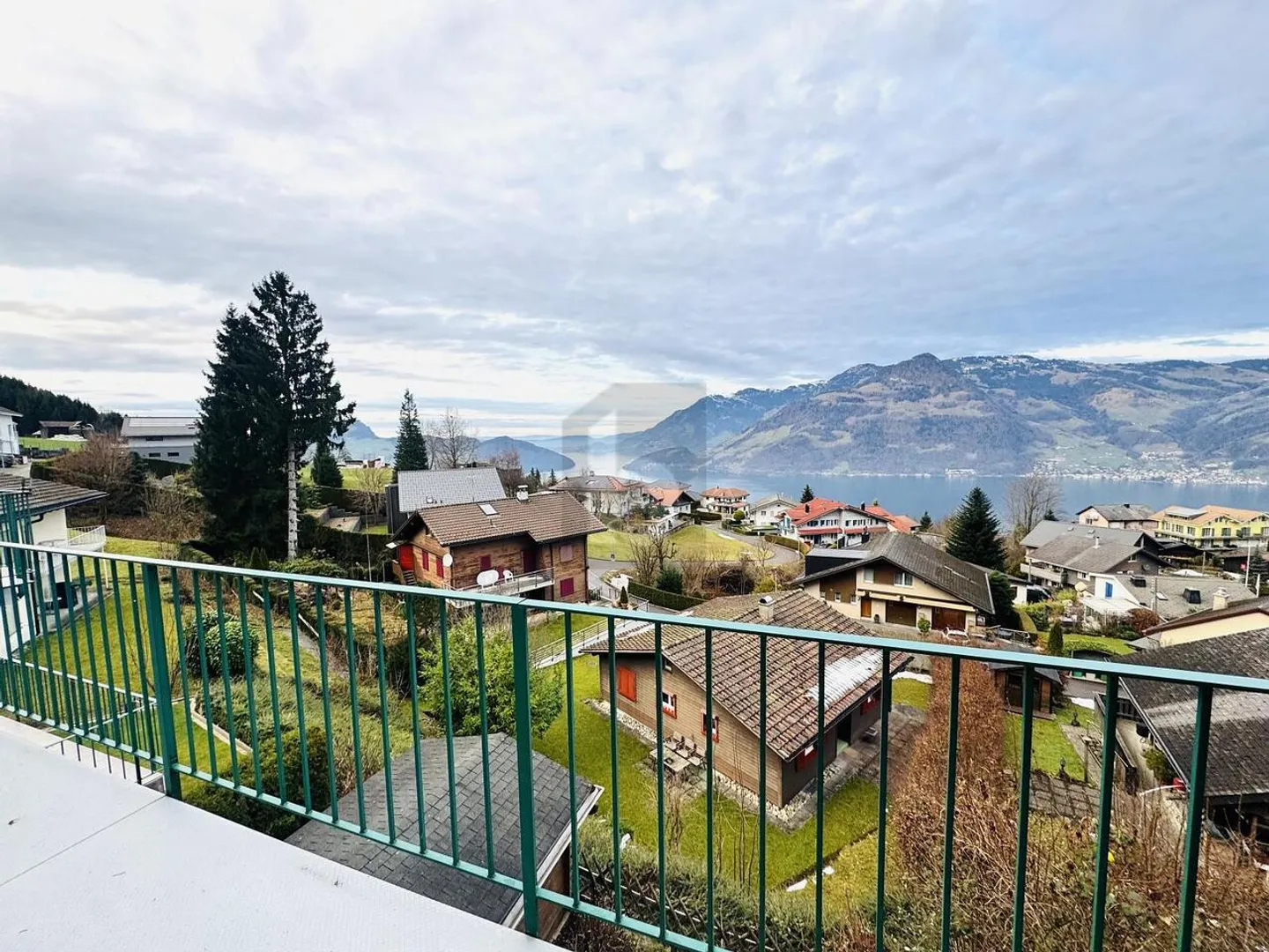 Spacious Duplex with Lake View - Photo 4 of 6