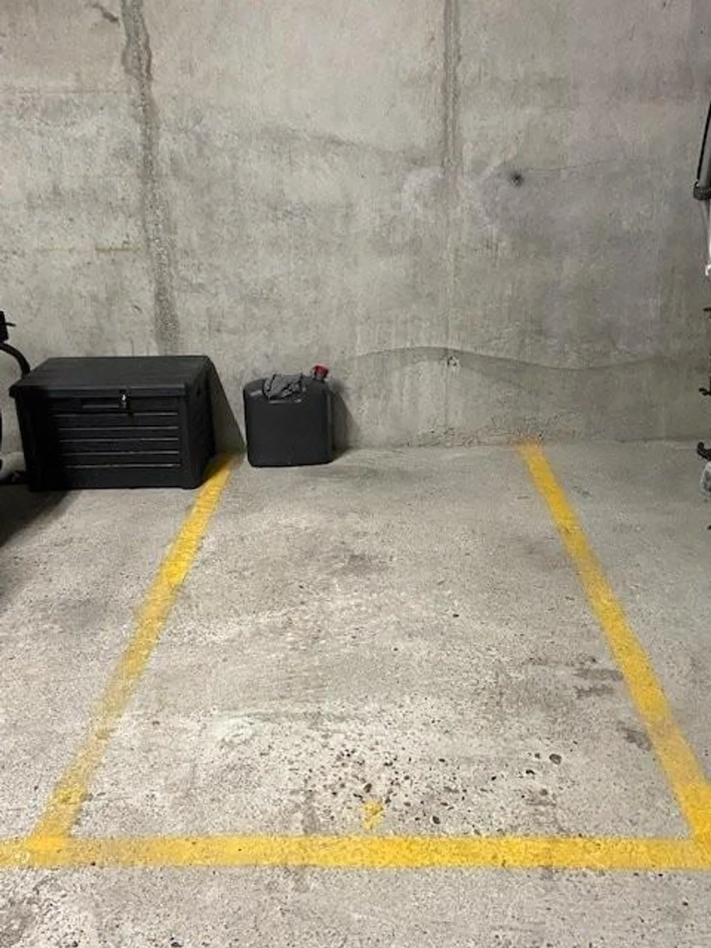 Posti moto nel centro di Schliern in affitto - Foto 3 di 3