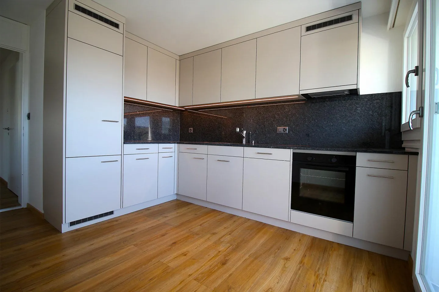 Appartement 3½ pièces fraîchement rénové construit selon les normes de propriété - Photo 1 sur 9