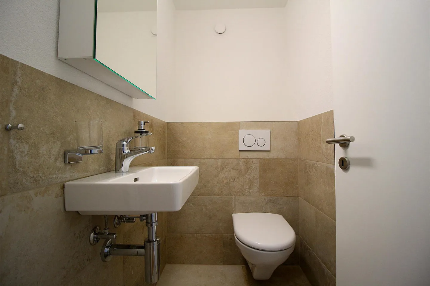 Appartement 3½ pièces fraîchement rénové construit selon les normes de propriété - Photo 4 sur 9