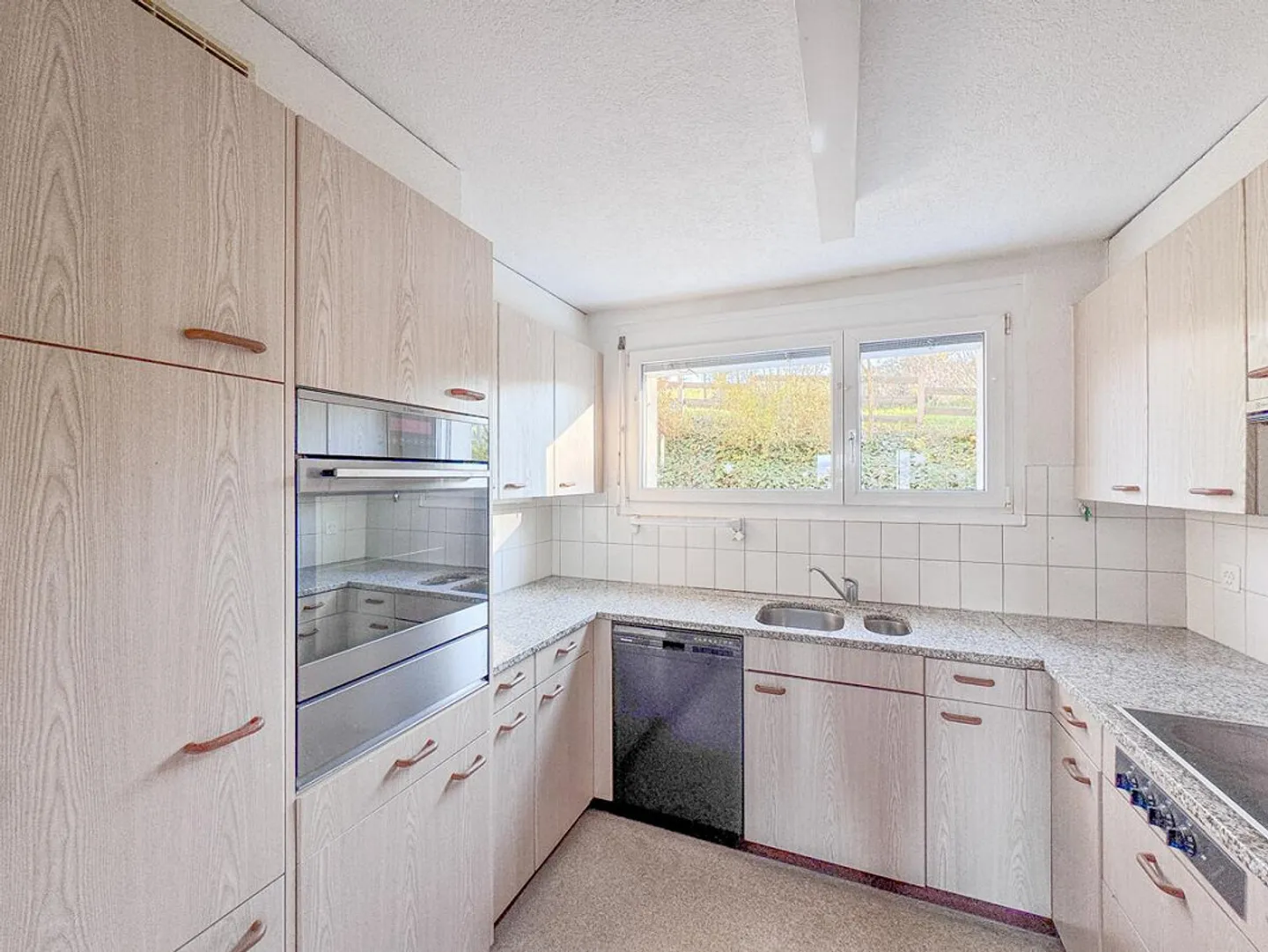 Semi-Detached House with Unobstructed Panorama View - Photo 2 of 17