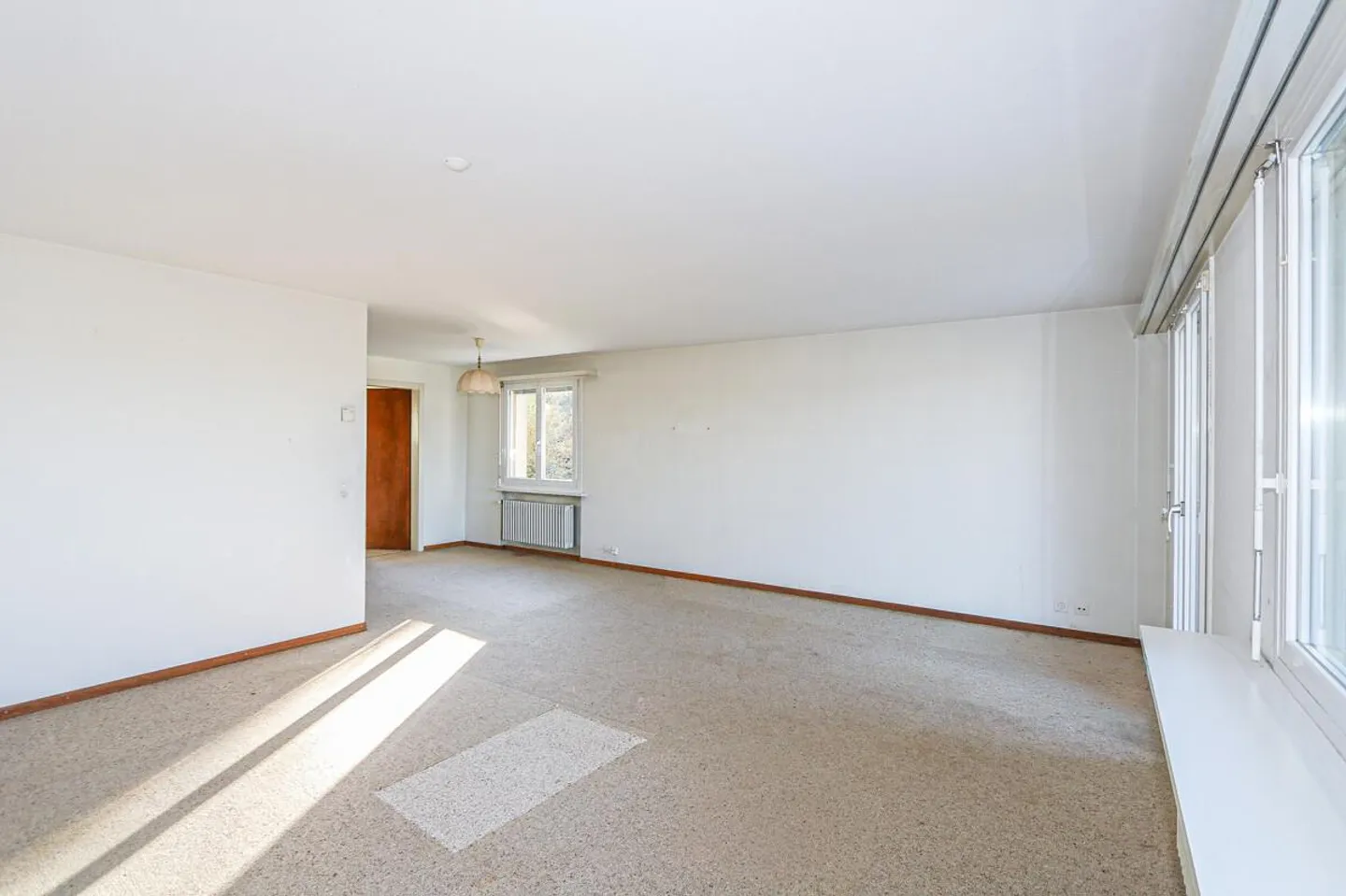 Semi-Detached House with Unobstructed Panorama View - Photo 8 of 17