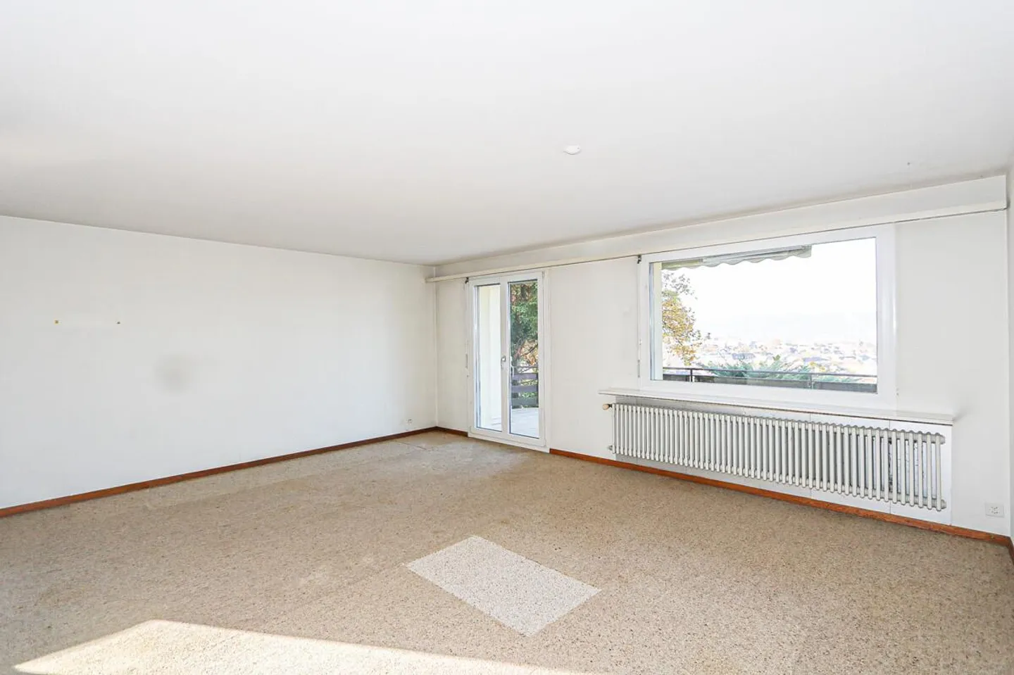 Semi-Detached House with Unobstructed Panorama View - Photo 9 of 17