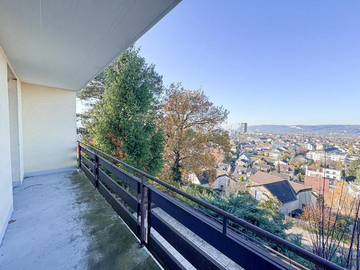 Semi-Detached House with Unobstructed Panorama View - Photo 5 of 17