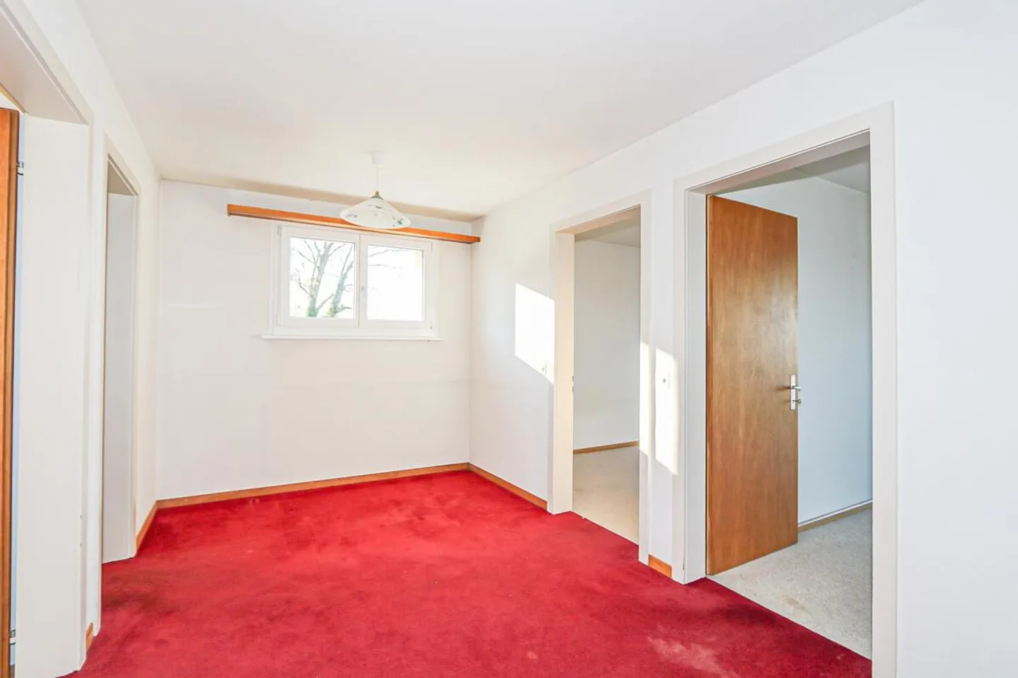 Semi-Detached House with Unobstructed Panorama View - Photo 11 of 17