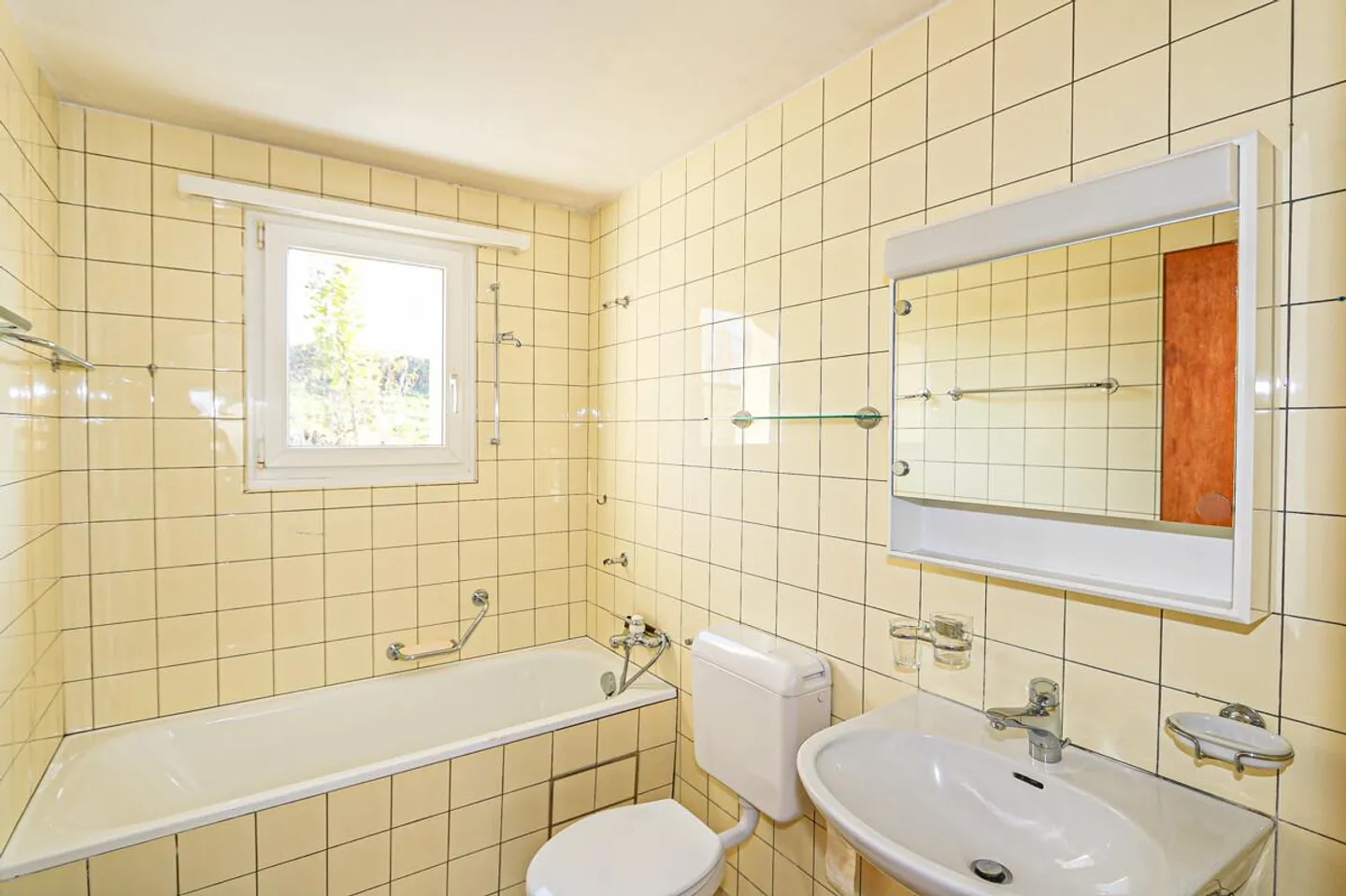 Semi-Detached House with Unobstructed Panorama View - Photo 16 of 17