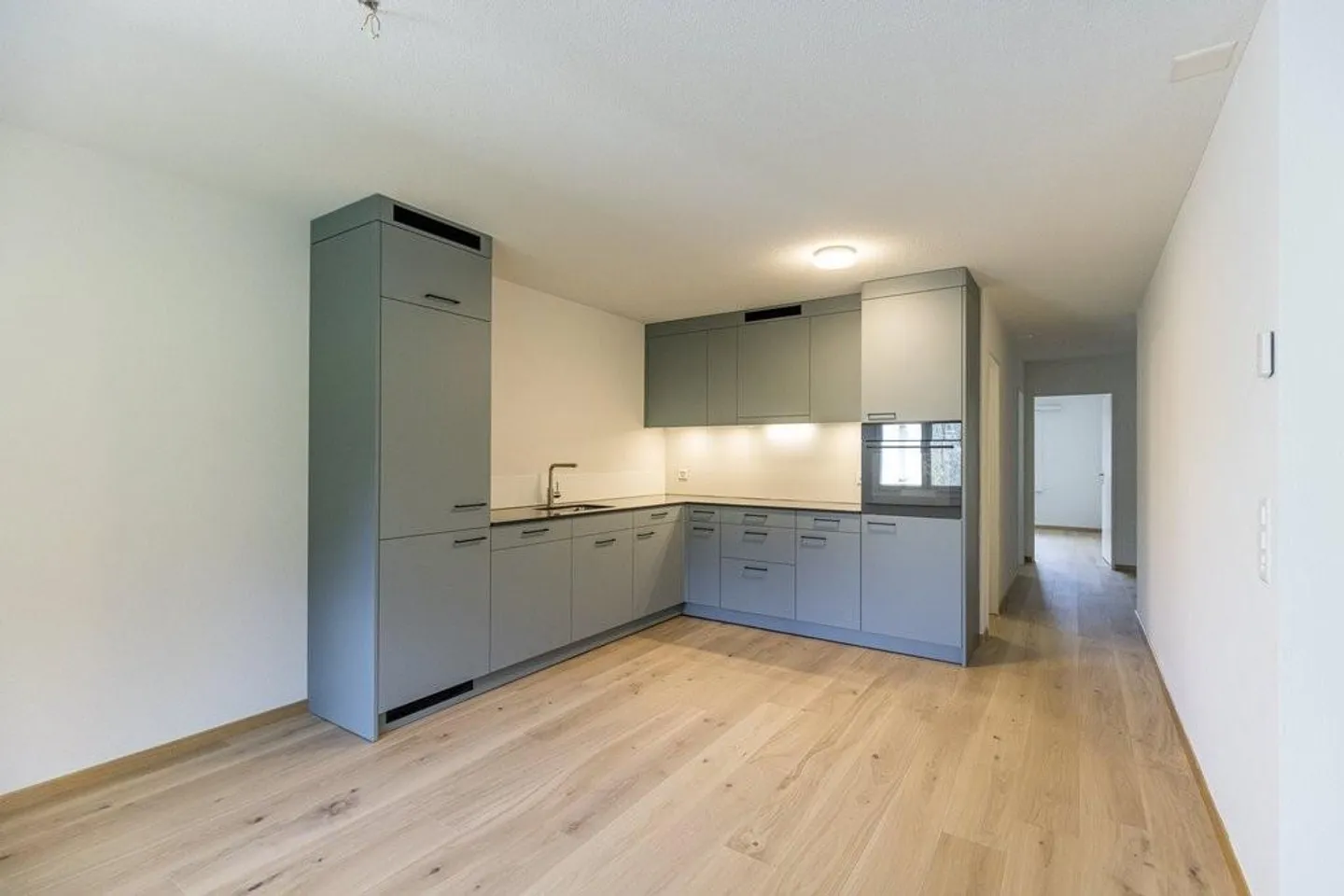 RENT WITHOUT DEPOSIT - newly renovated apartment in the green - Photo 2 of 9