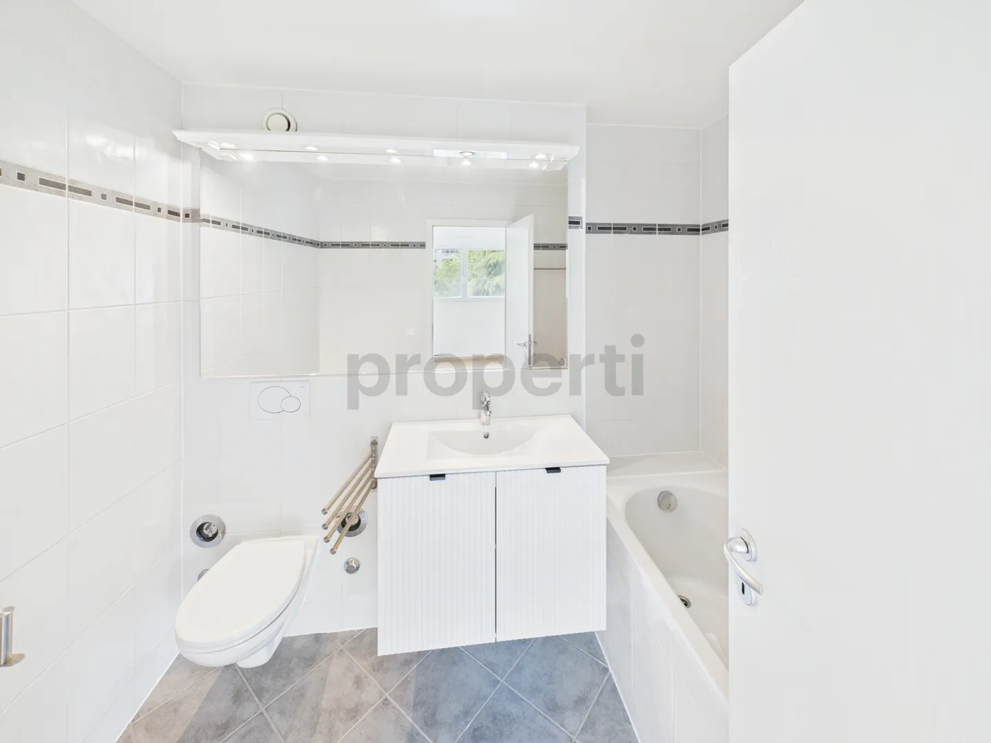 Wunderschönes Duplex mit privatem Garten in einem lebhaften Wohnviertel - Foto 9 von 13