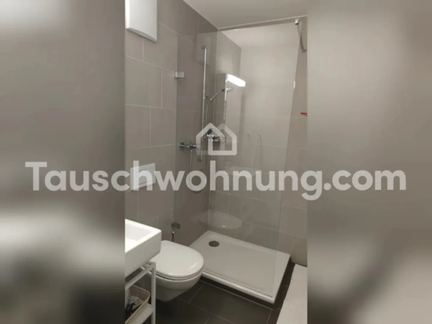 Renovated apartment with great layout - Photo 2 of 4